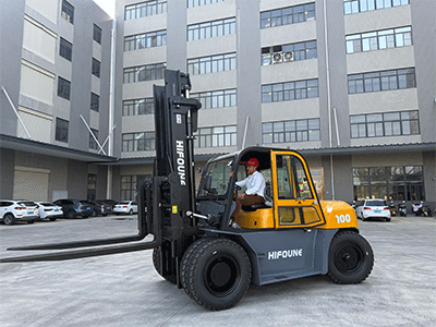 10 Tonluk Forkliftler İçin Eksiksiz Satın Alma Rehberi: Dizel mi, Elektrikli mi? Teknik Özellikler Nasıl Yorumlanmalı?