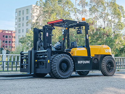 Forkliftin yakıt deposunda ne kadar dizel yakıt var?