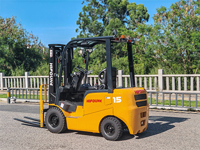 Hem depolarda hem de sahalarda kullanılabilecek 1,5 tonluk bir forklift mi arıyorsunuz?