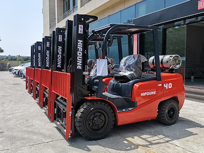 Dizel forklift ile elektrikli forklift arasındaki fark nedir?
    