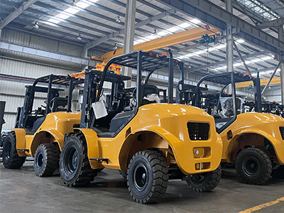 Arazi forkliftlerinin avantajları nelerdir?
    