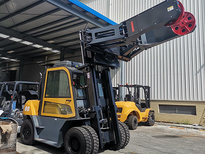 Lastik bağlantı parçaları ile forklift